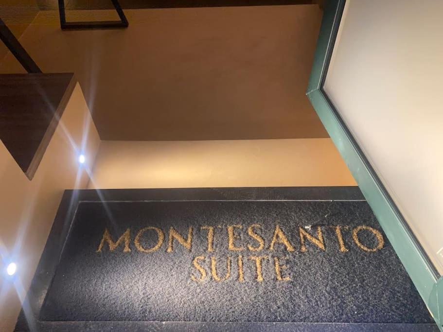 Montesantogroup Suite House Nel Centro Di Napoli Exterior photo